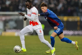 POLUVREME - Kanute ''pocrveneo'', Partizan ima igrača više, ali Nišlije odolevaju